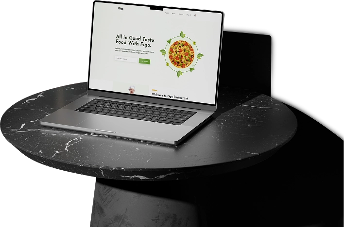 MacBook sobre una mesa mostrando un Sitio Web.